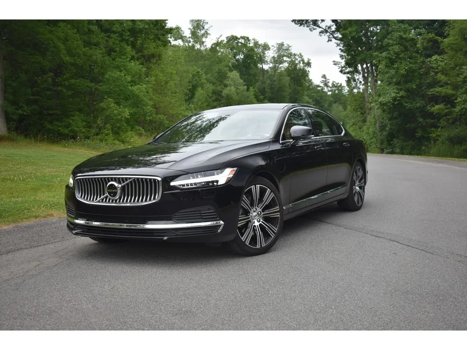 Black Volvo S90 for chauffeur service